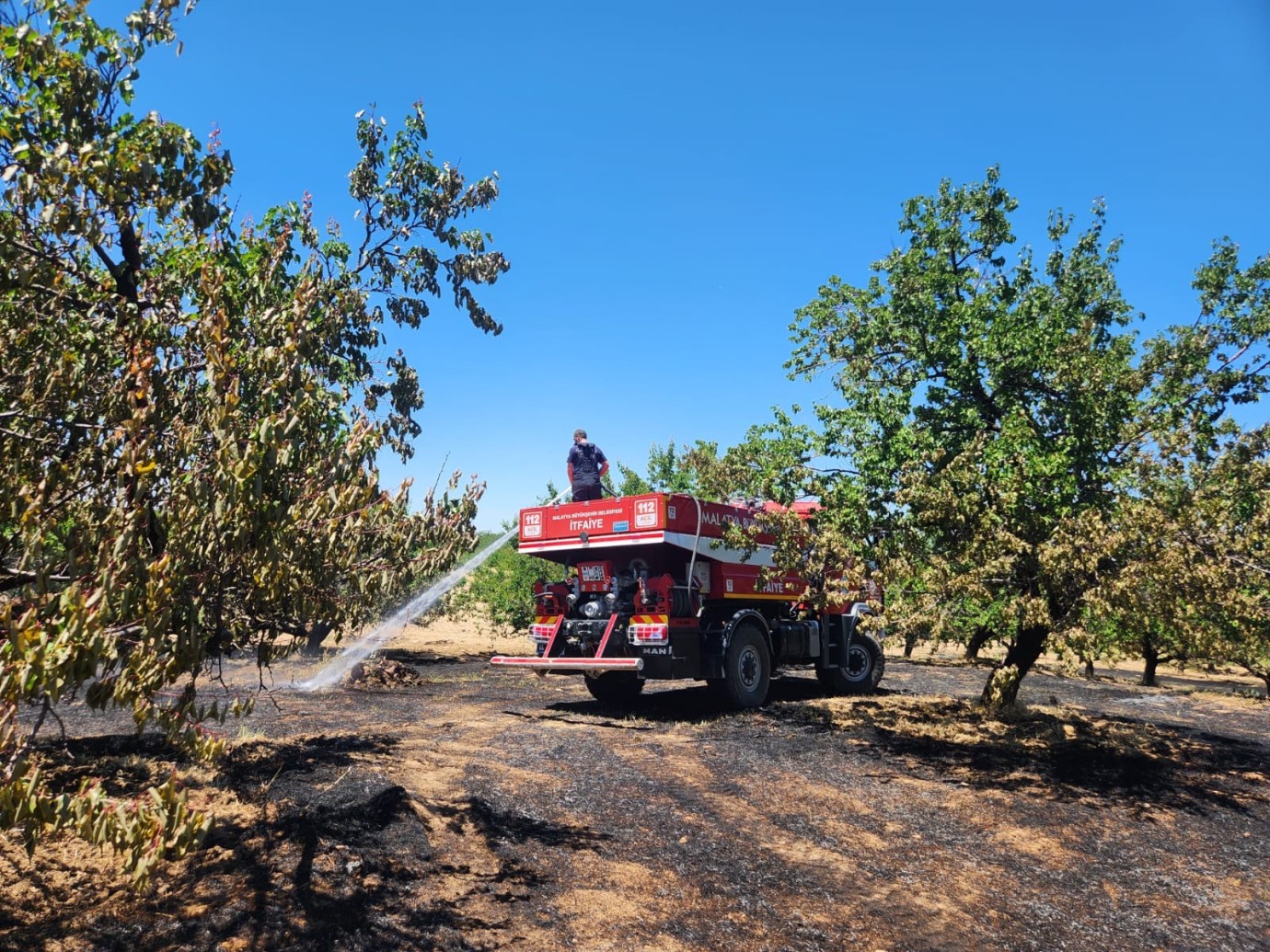 Malatya’da ot yangınları alarm verdi, itfaiye uyardı