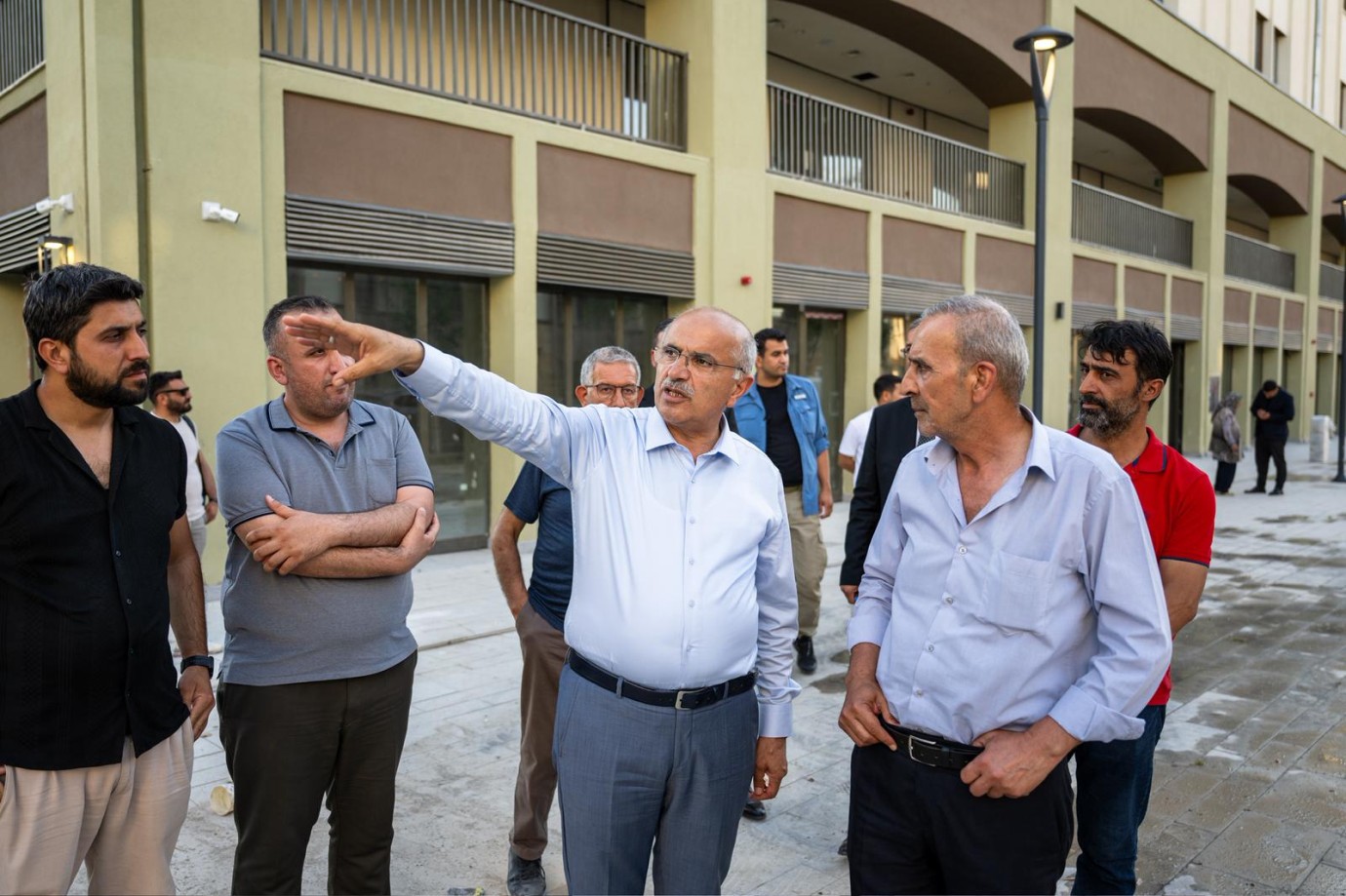 Başkan Sami Er çarşı merkezinde incelemelerde bulundu