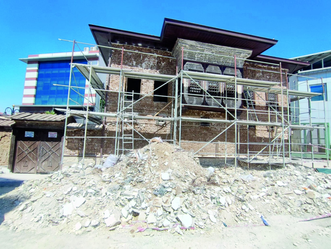 Asırlık konakta restorasyon başladı