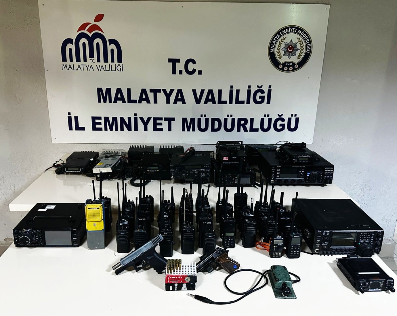 Sahte polis algısı oluşturan telsiz grubuna operasyon: 6 gözaltı 