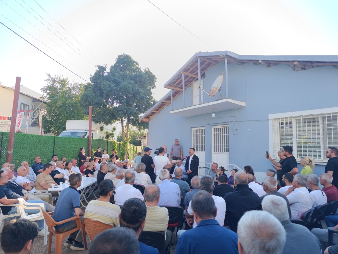 Görevden alınan CHP yönetimi irtibat bürosu açtı