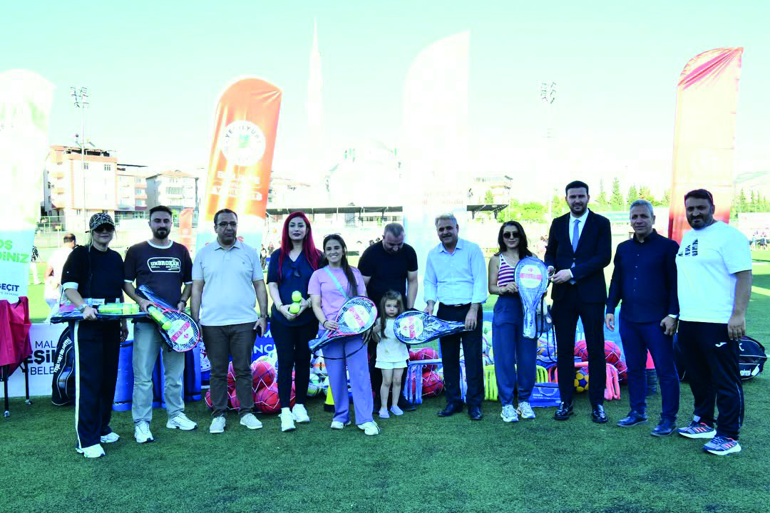 Yeşilyurt'ta yaz spor okulları ve spor akademisi coşkuyla açıldı