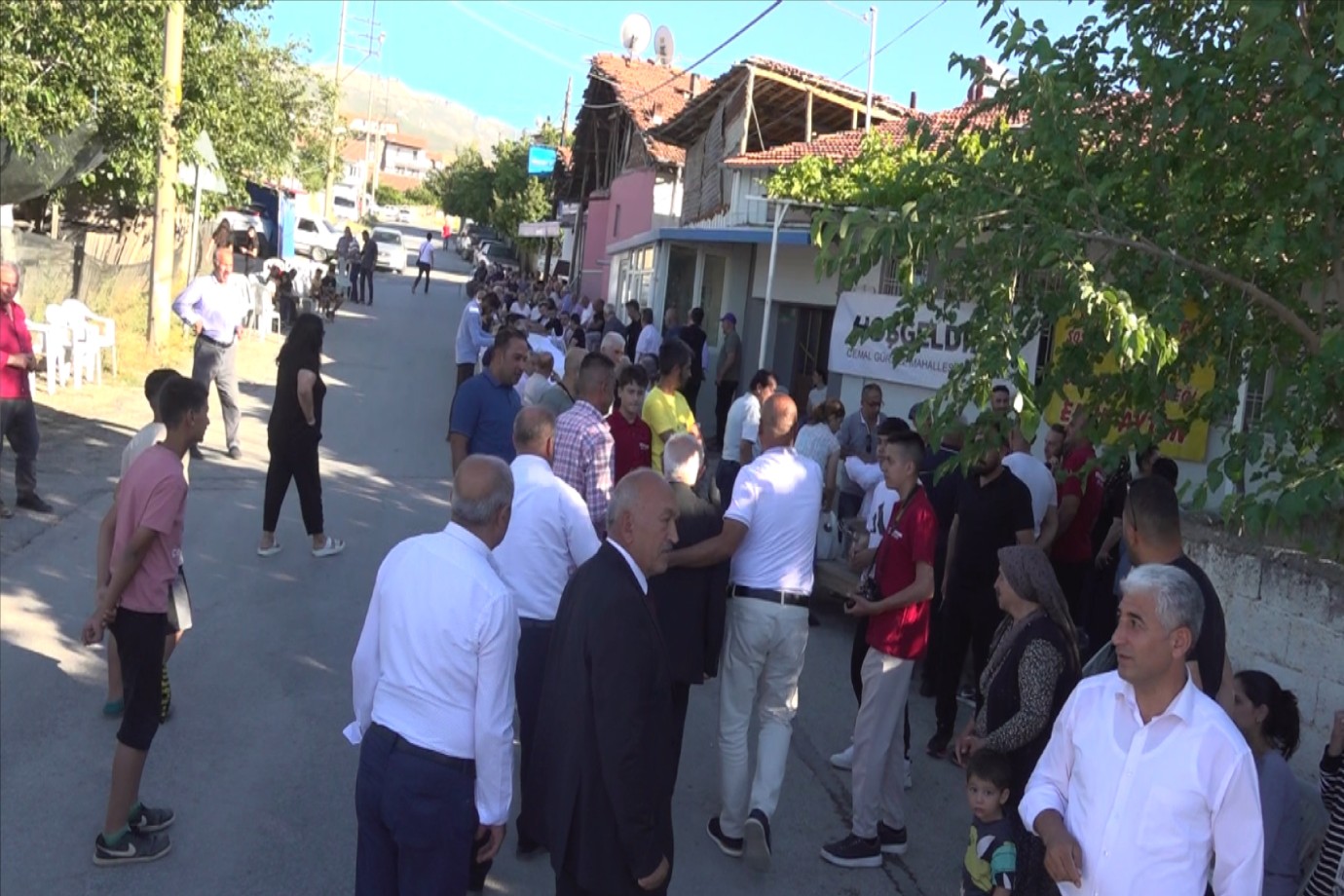 Aşure kazanı kardeşlik için kaynadı