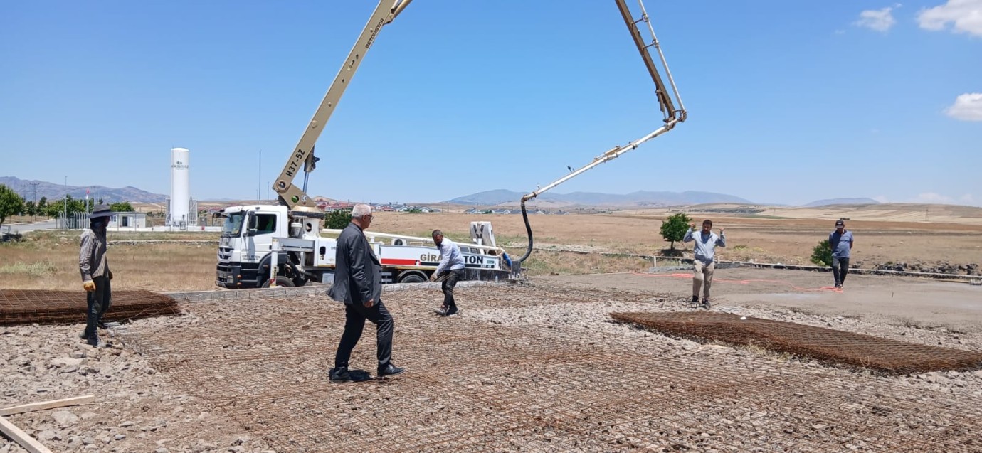 Arguvan'da çok amaçlı sosyal tesis inşaatı aralıksız sürüyor