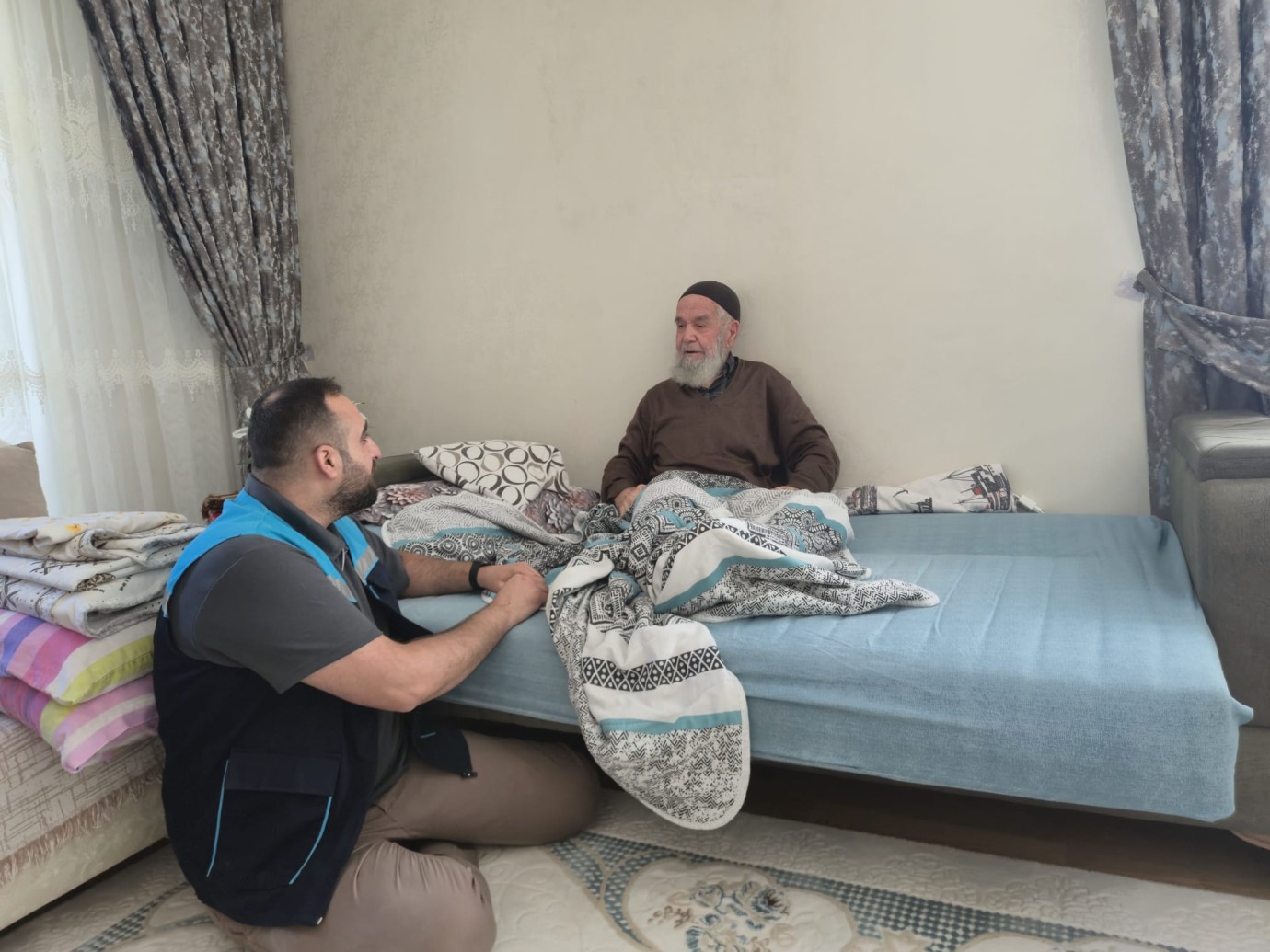 Yaşlı ve engelli vatandaşlar yalnız bırakılmıyor
