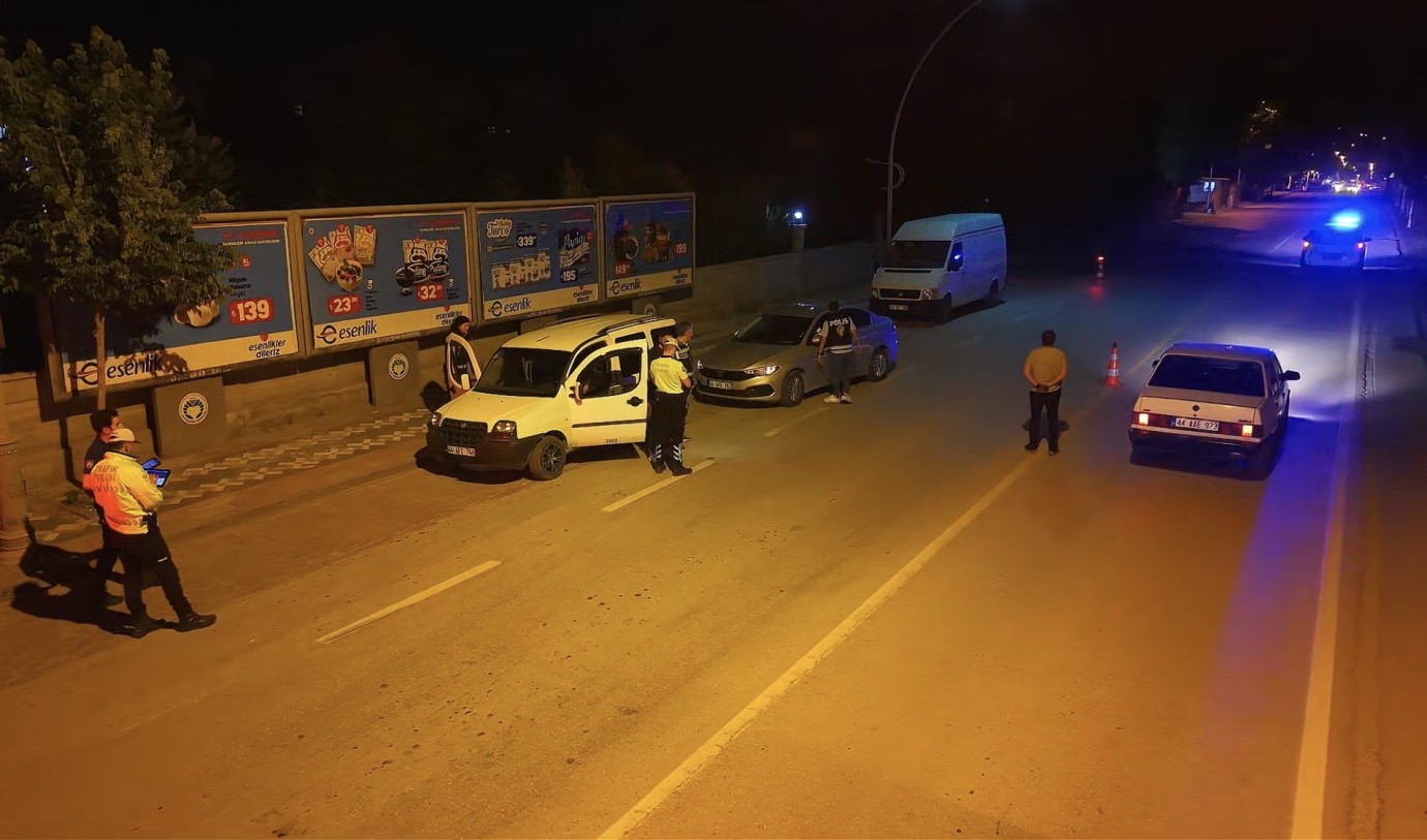 Malatya'da huzur uygulaması: 2 firari yakalandı
