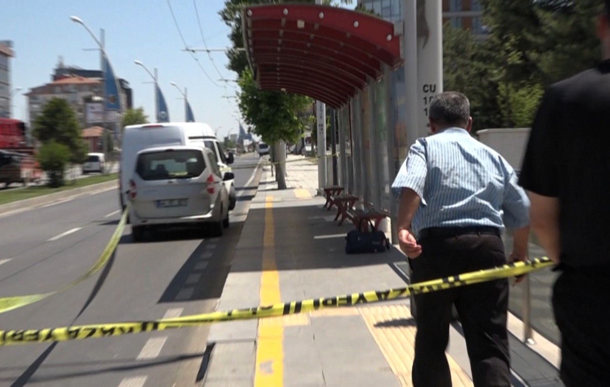 Unutulan çanta bomba alarmına neden oldu