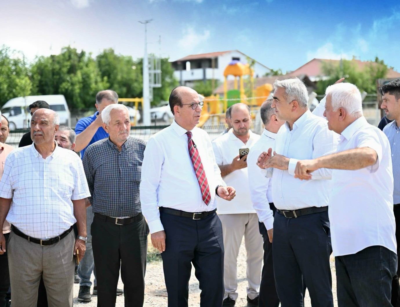Başkan Geçit Kuyulu Mahallesi'ndeki yatırımları inceledi