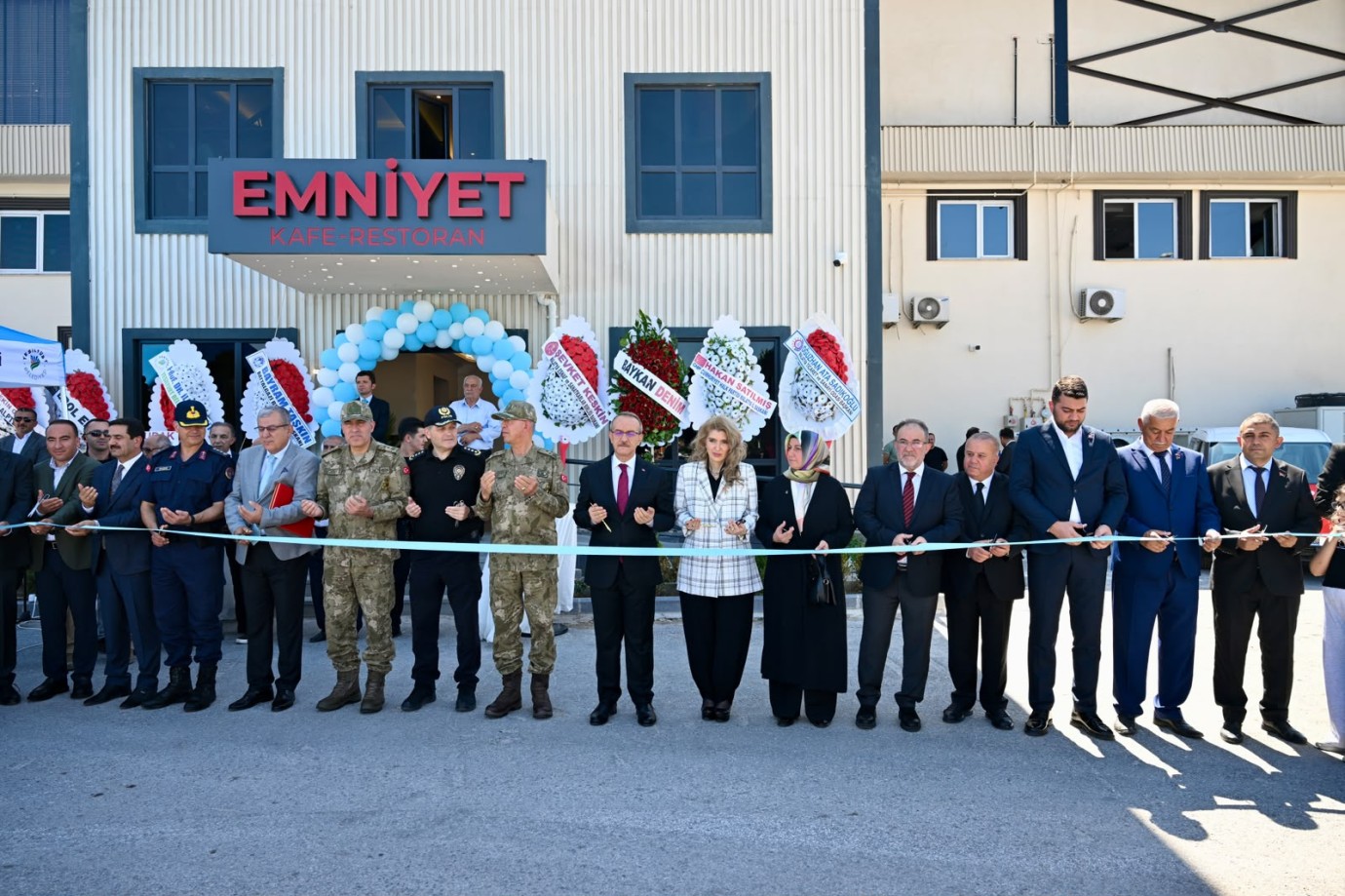 Malatya'da Emniyet Kafe ve 13 yeni hizmet aracı hizmete girdi