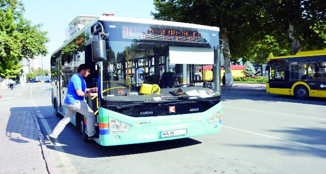 Yaşlı da ayakta, hasta da | Yeşiltepe'de otobüs isyanı