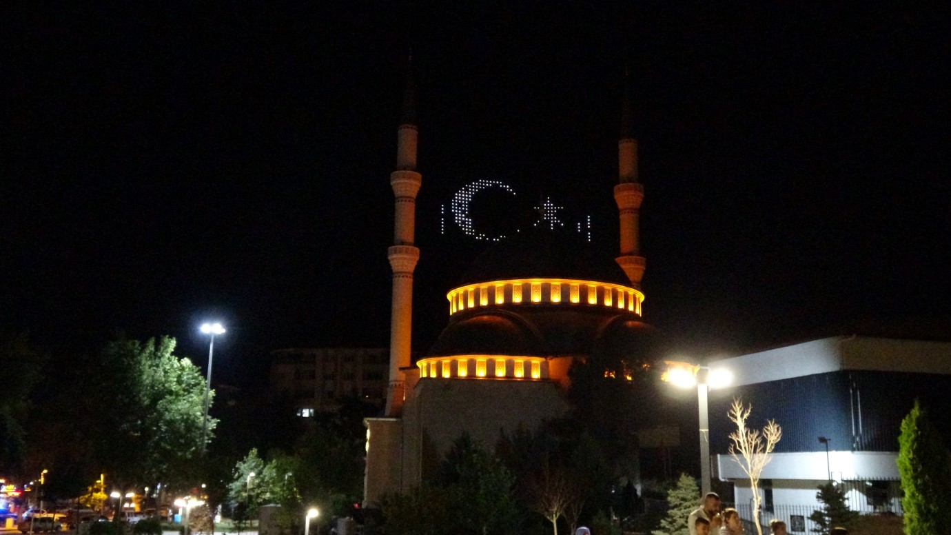 Malatya'da geceyi sela sesleri sardı