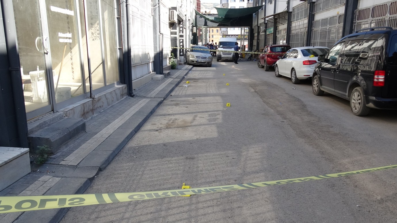Şire Pazarı'nda silahlı kavga: 2 yaralı