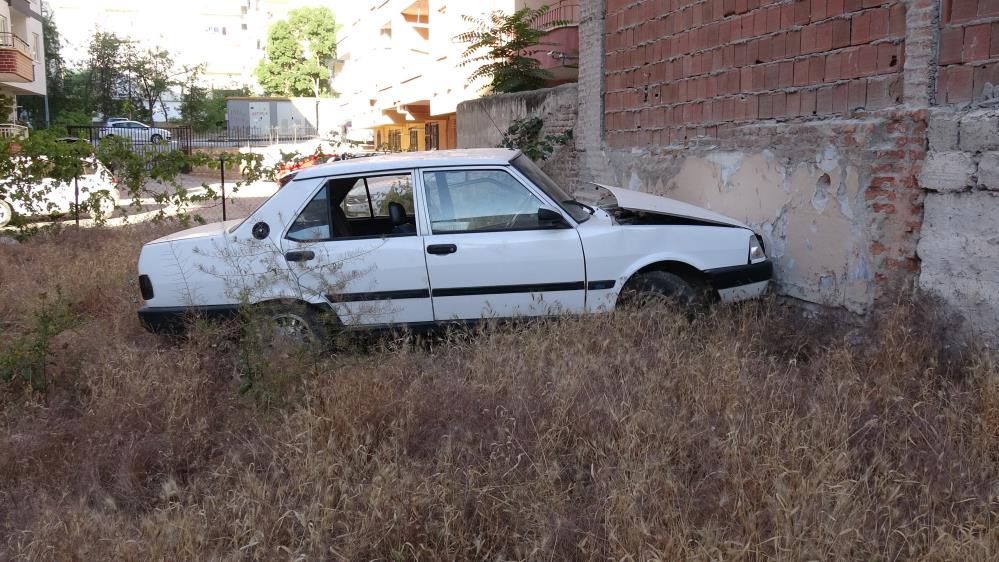 Kaza yapan sürücü aracını bırakıp kaçtı