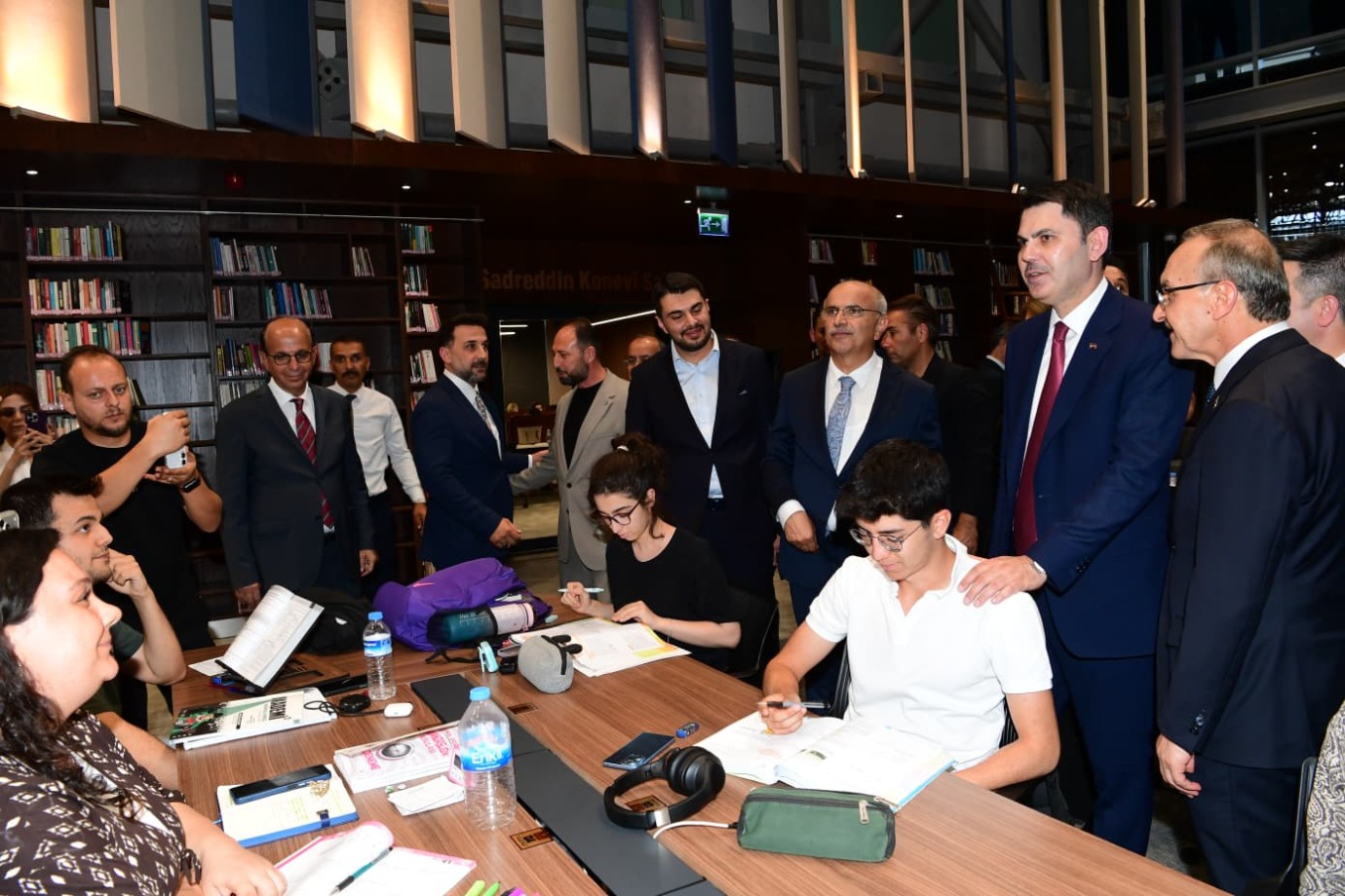 Bakan Kurum'dan Şehir Kütüphanesi'ne tam not
