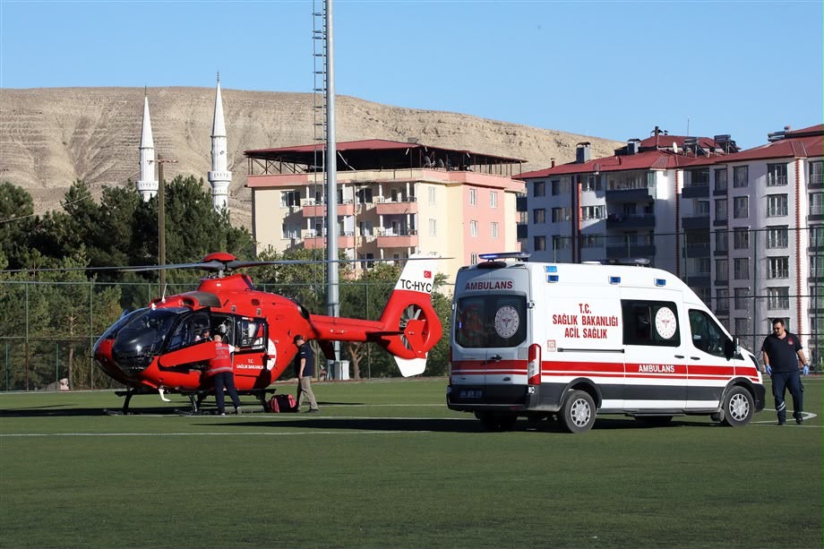Yüksekten düşen genç hava ambulansıyla sevk edildi
