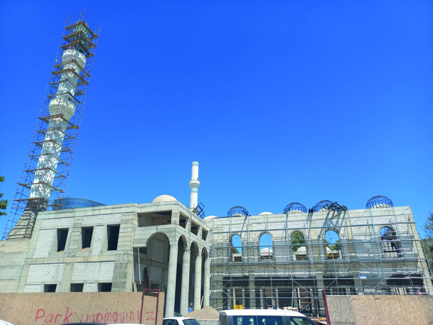 Söğütlü Cami’de kot tartışması büyüyor: Vatandaş da çözüm bekliyor