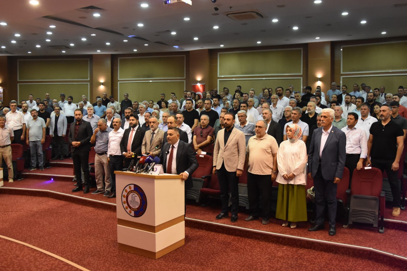 Sadıkoğlu, mücbir sebep mücadelesinde deprem bölgesinin ortak sesi oldu