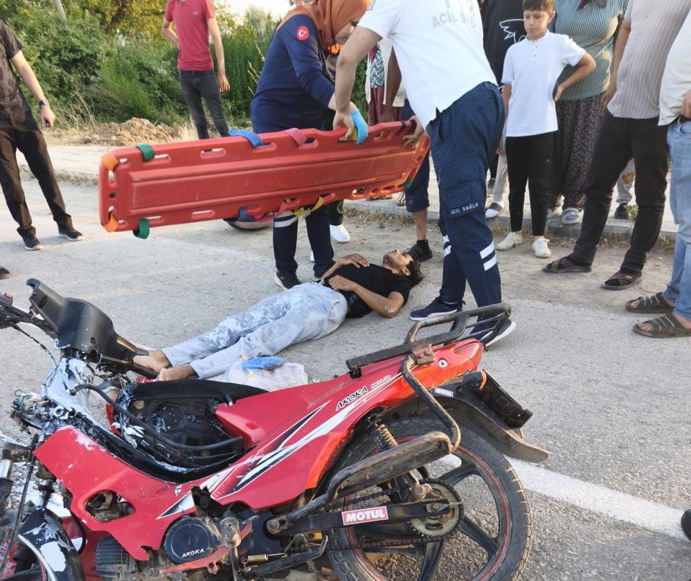 Forklifte çarpan motosiklet sürücüsü yaralandı
