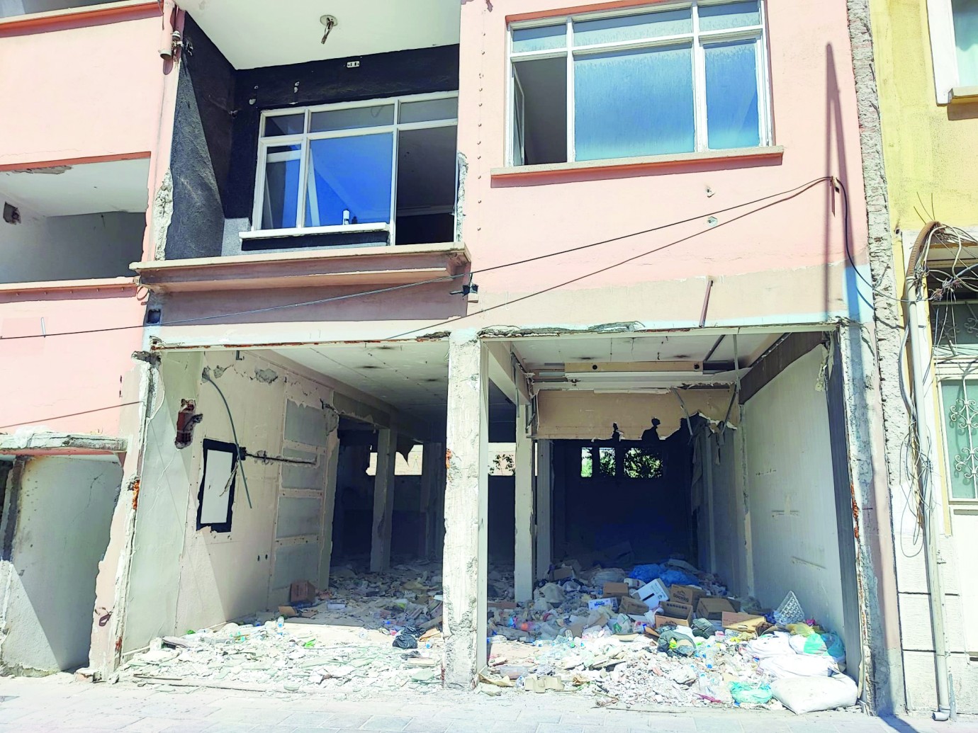Metruk Binalar Tehlike Saçıyor