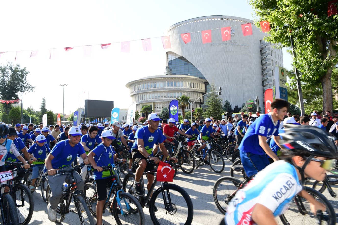 Malatya’da Uluslararası Beydağı dağ bisikleti yarışı kortejle başladı