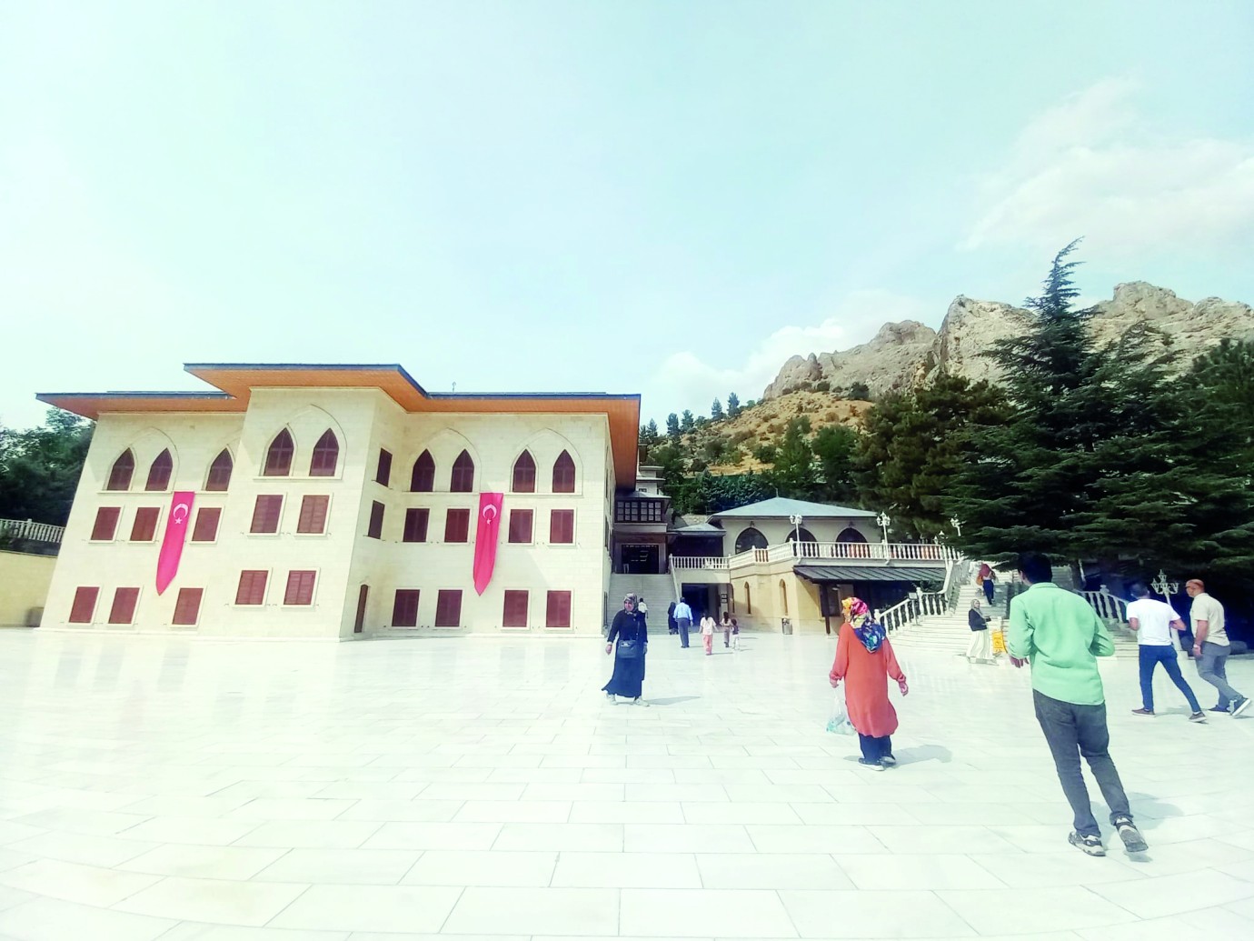 Somuncu Baba Külliyesi Manevi Atmosferiyle Ziyaretçilerini Ağırlıyor