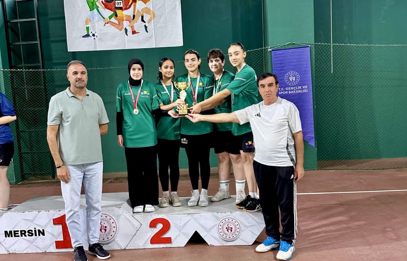 Malatya kız badminton takımı Türkiye ikincisi oldu