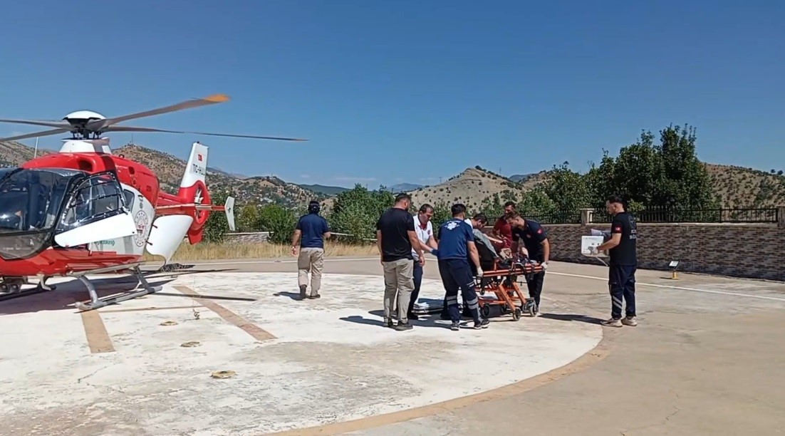 Elinden yaralanan hasta, helikopter ambulansla Malatya'ya sevk edildi