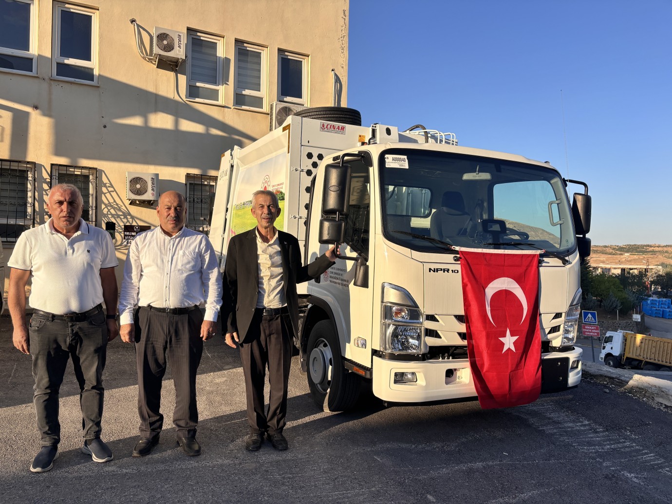 Arapgir Belediyesi’nin araç filosuna yeni çöp kamyonu