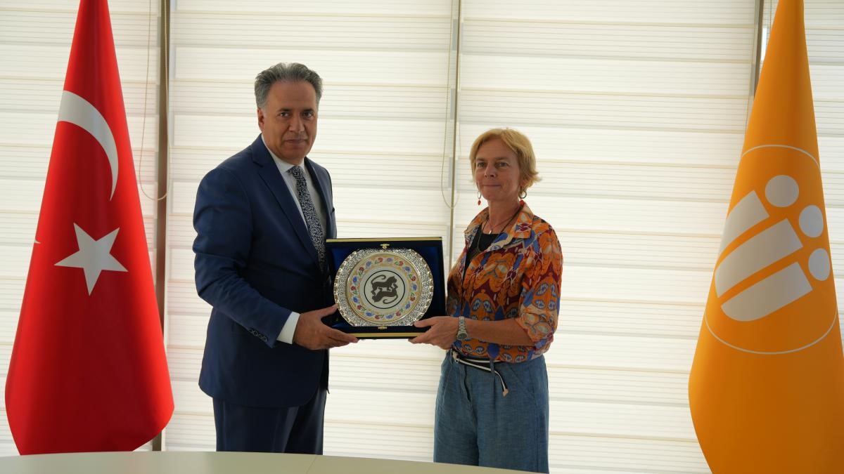 Arslantepe kazı heyeti Rektör Akpolat'ın konuğu oldu