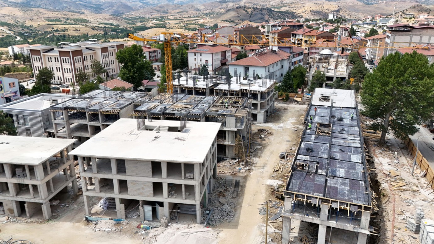 Artan inşaat maliyetleri deprem konutları projelerini etkiliyor