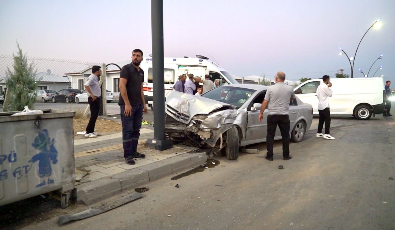DSİ Kavşağında U dönüşü kazası: 2 yaralı