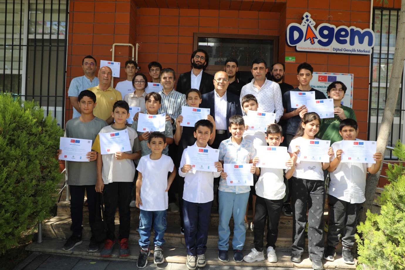 Geleceğin teknolojisini kodlayan çocuklar mezun oldu