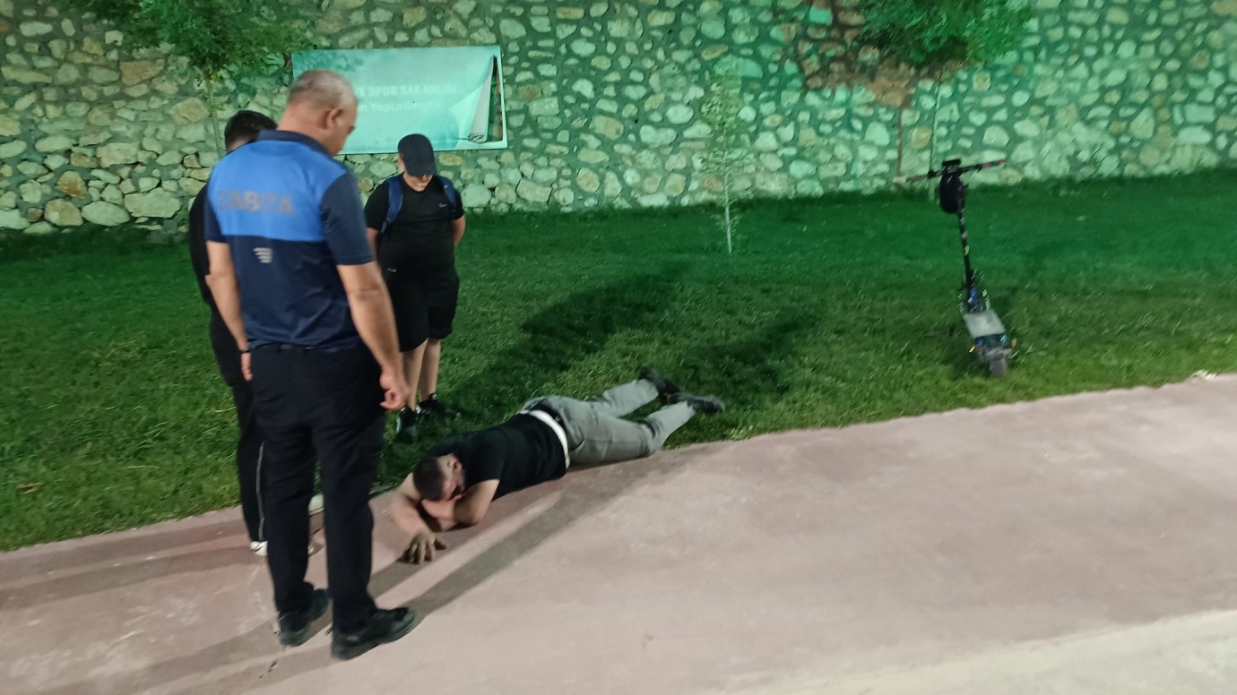Scooter’dan düşerek yaralandı