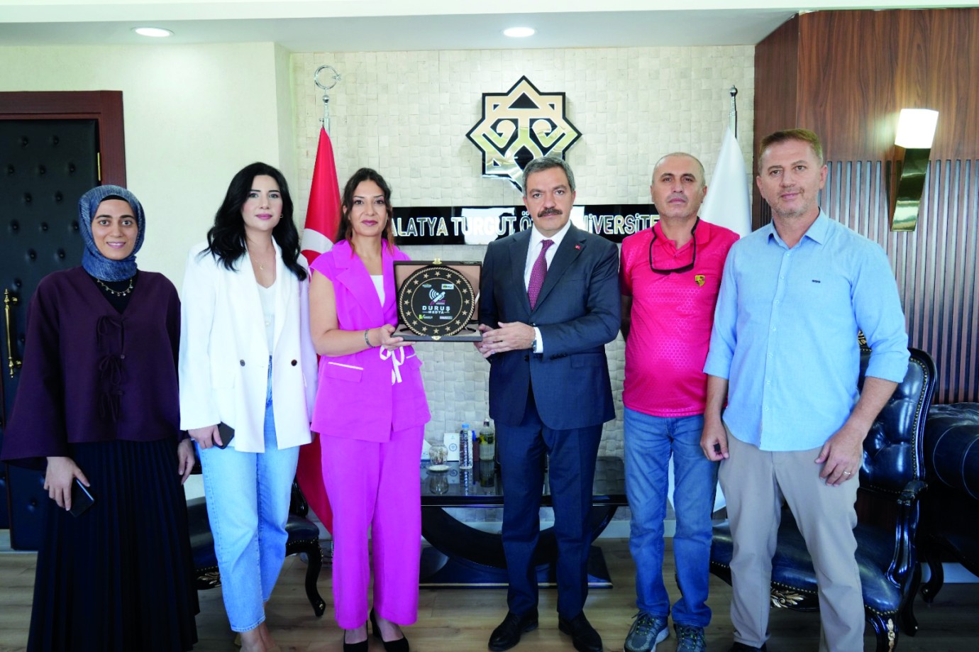 Duruş Medya’dan Bentli’ye Plaket 