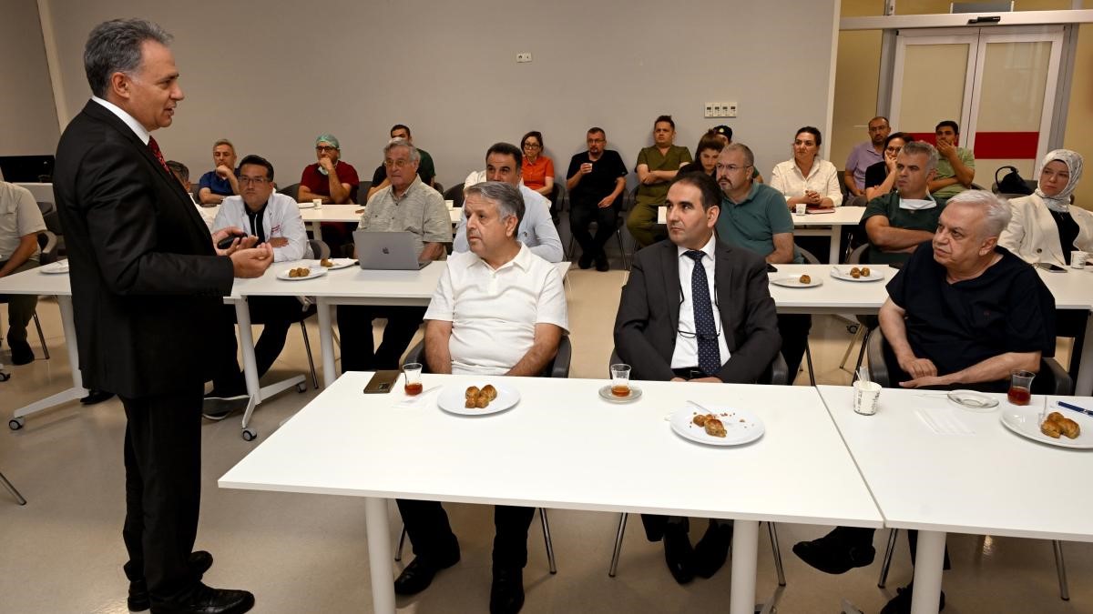 Rektör Akpolat’tan Karaciğer nakli enstitüsüne ziyaret