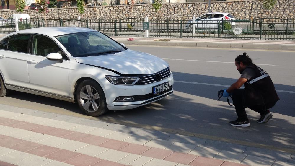 Otomobilin çarptığı yaşlı adam ağır yaralandı