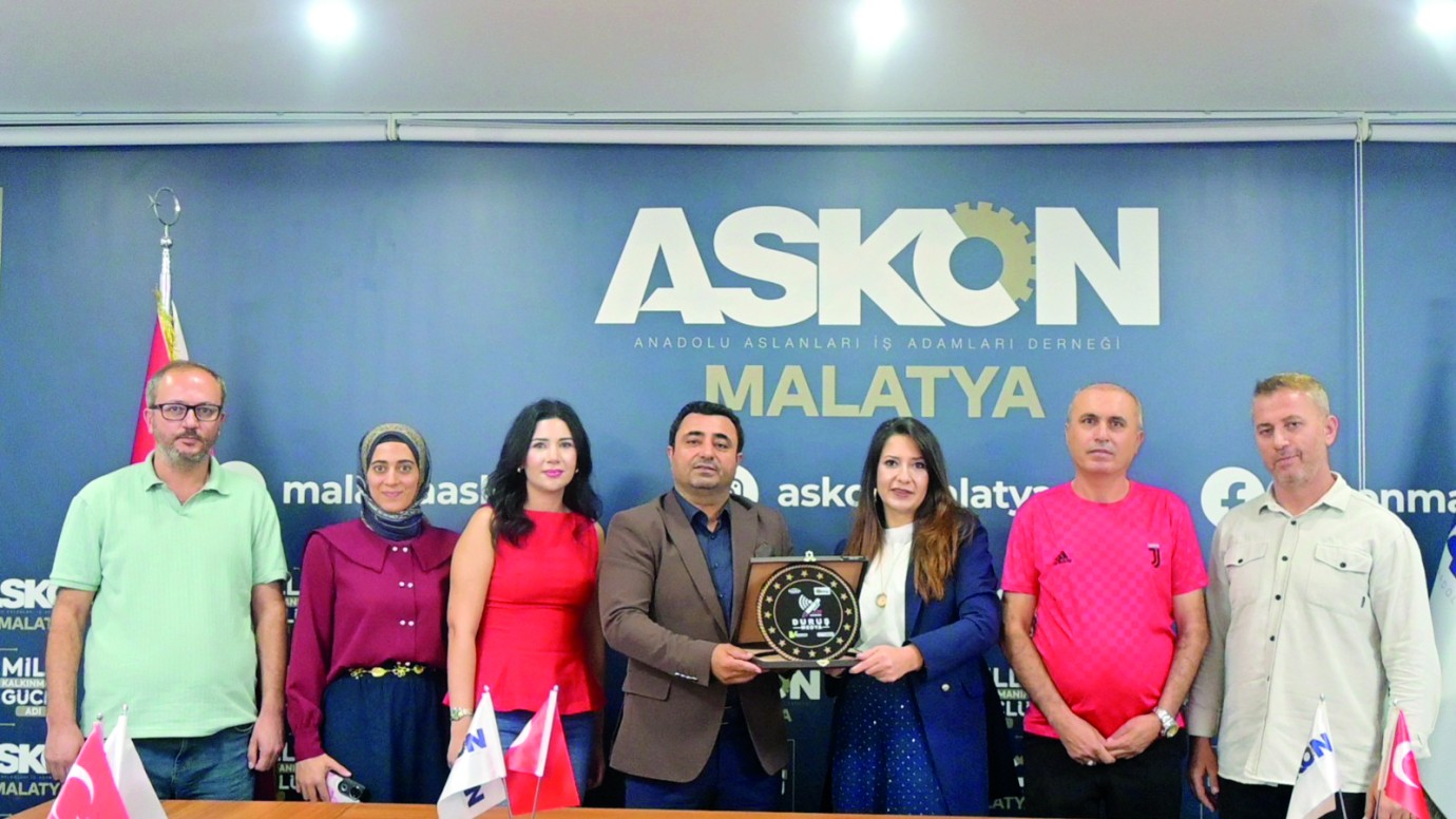 Duruş Medya’dan Aydın Apak’a Plaket