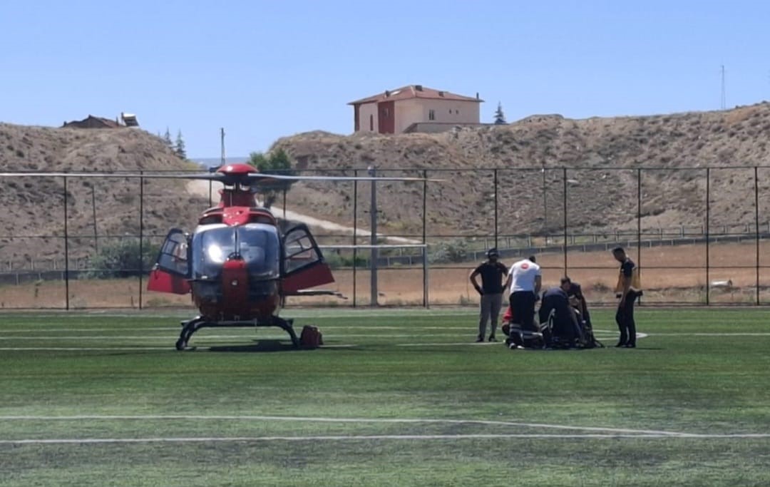 Kalp krizi geçiren hasta hava ambulansıyla sevk edildi