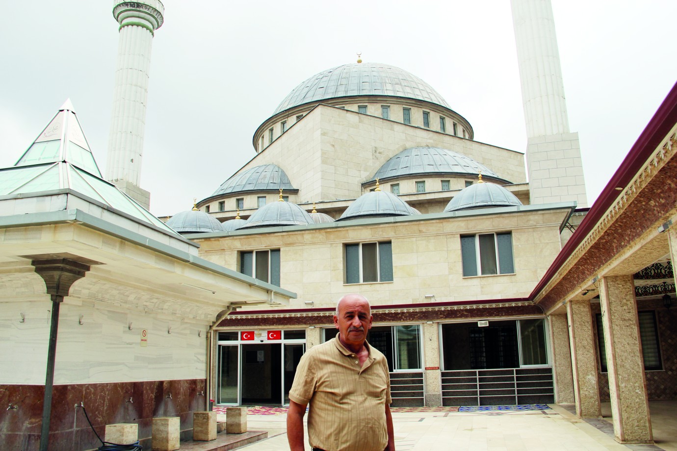 68 Yaşındaki Aziz Şaşmaz, Caminin Gönüllü Emekçisi 
