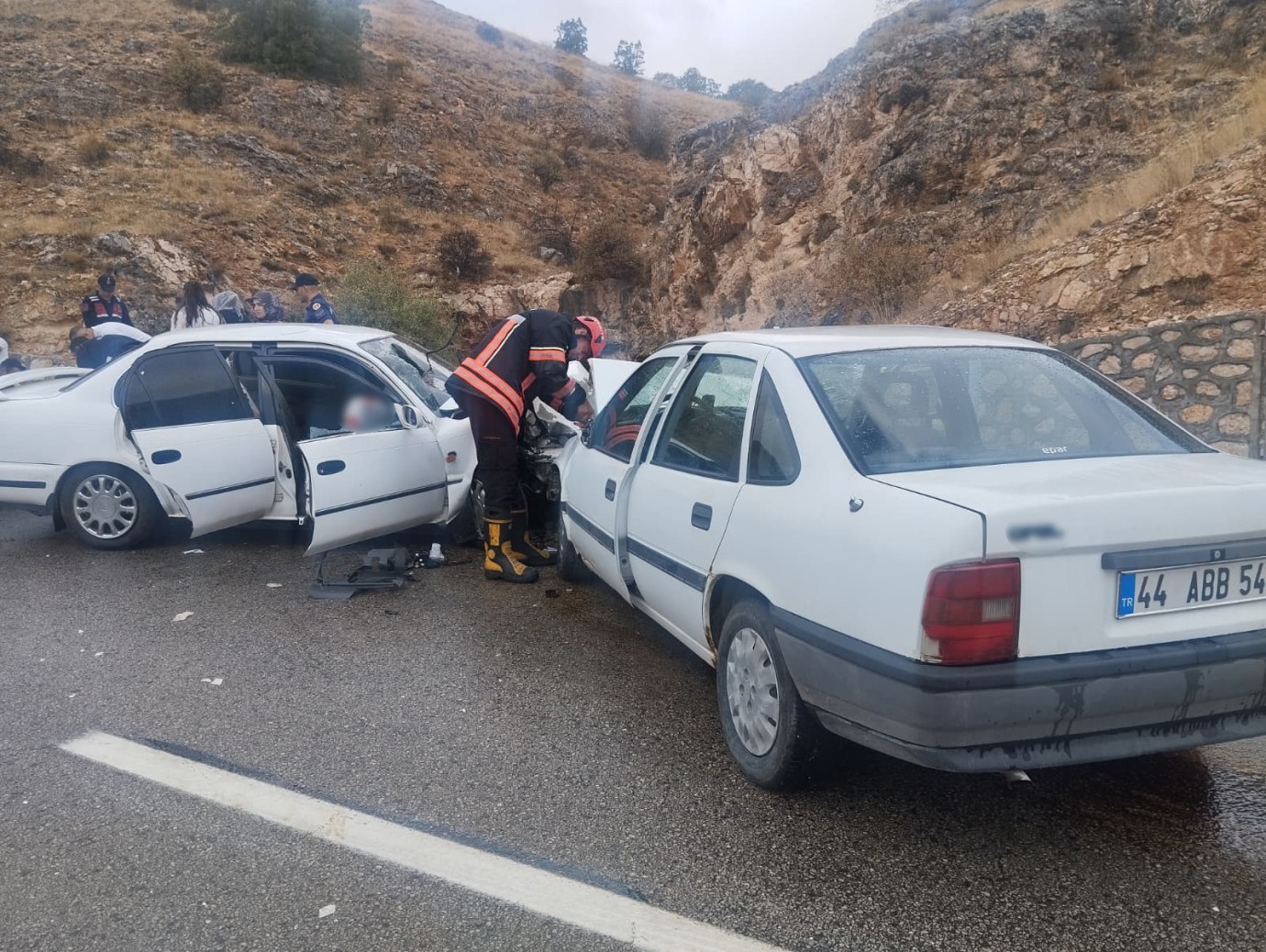 Malatya’da İki Otomobil Çarpıştı