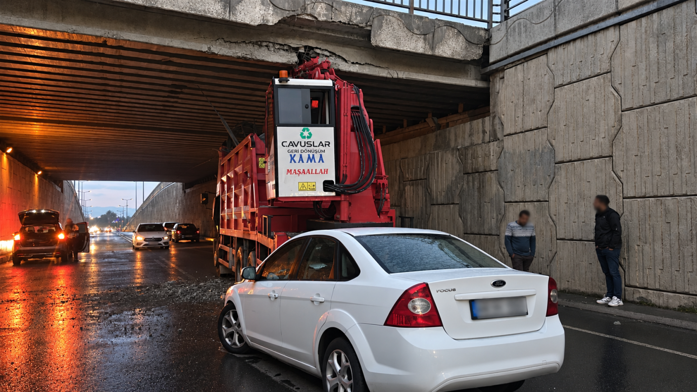Vinç köprüye çarptı, otomobil arkadan vurdu: 2 yaralı