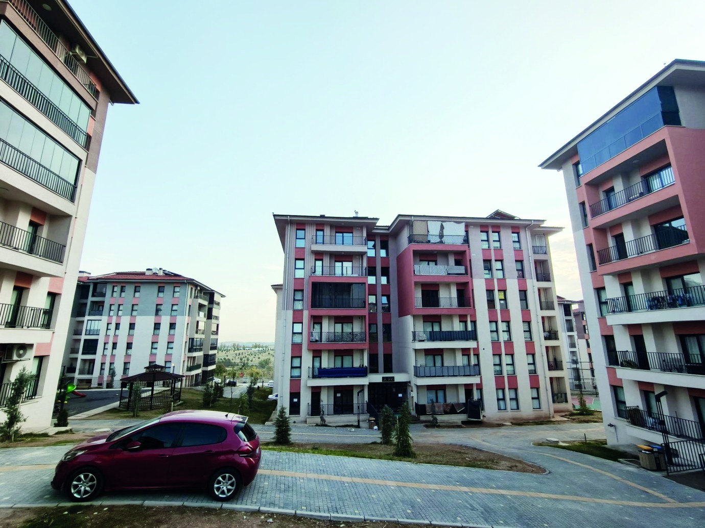 Görüntü Modern, Yaşam Lağım Kokulu!