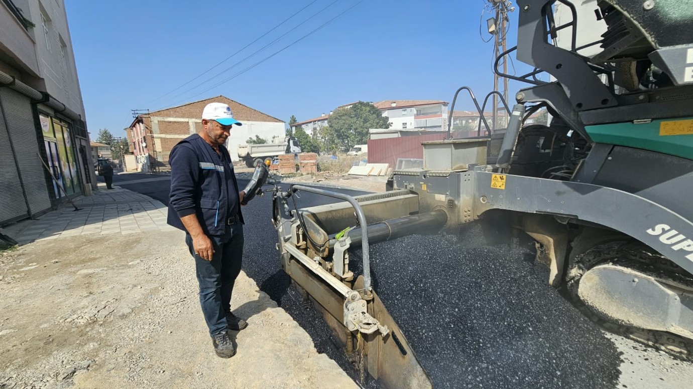 Battalgazi’de TOKİ konutlarının bağlantı yollarını asfaltlandı