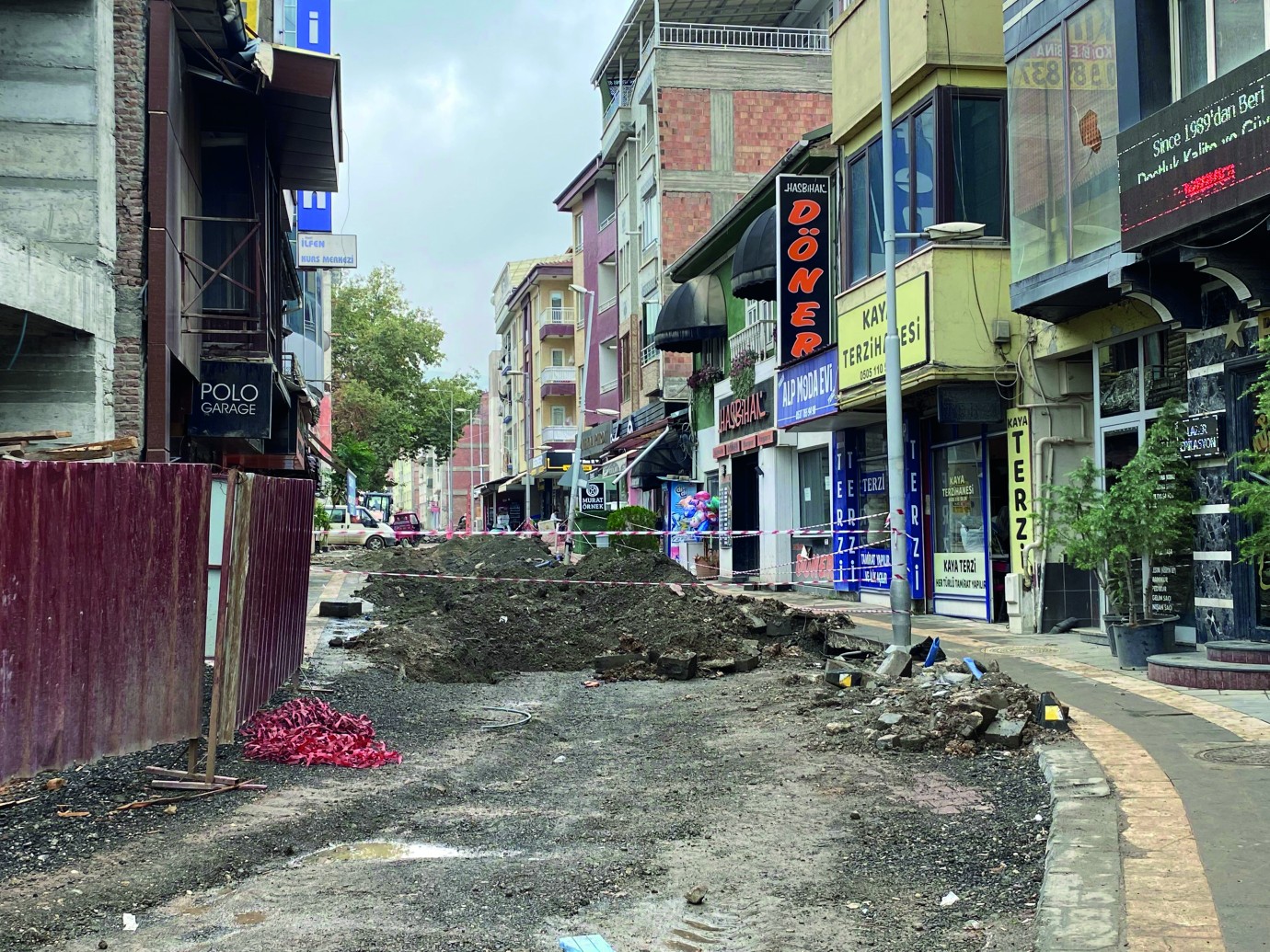 Esnaf Plansız Altyapı Çalışmalarına İsyan Etti