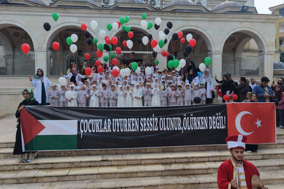 Miniklerden Gazze’ye anlamlı mesaj