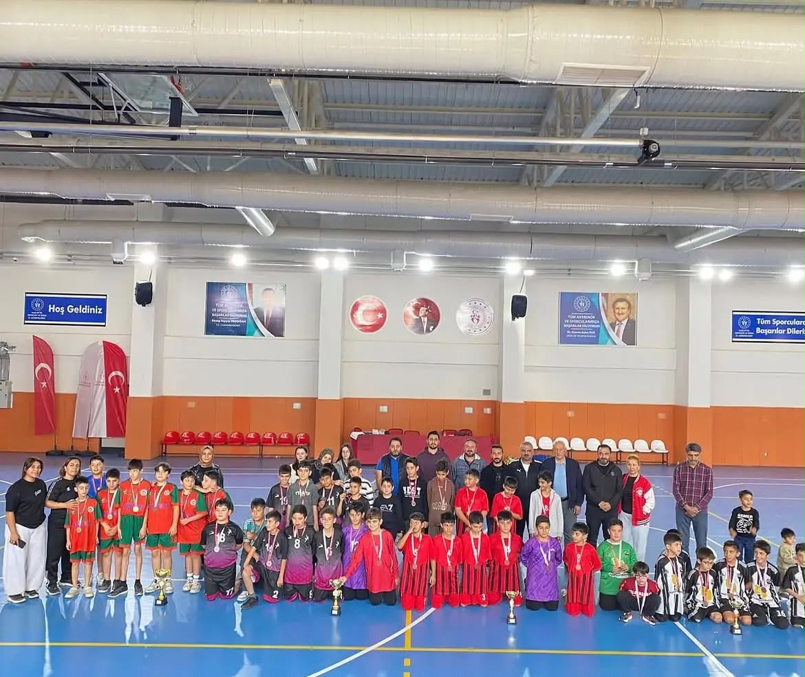 Malatya’da minik hentbolcuların Cumhuriyet Bayramı heyecanı