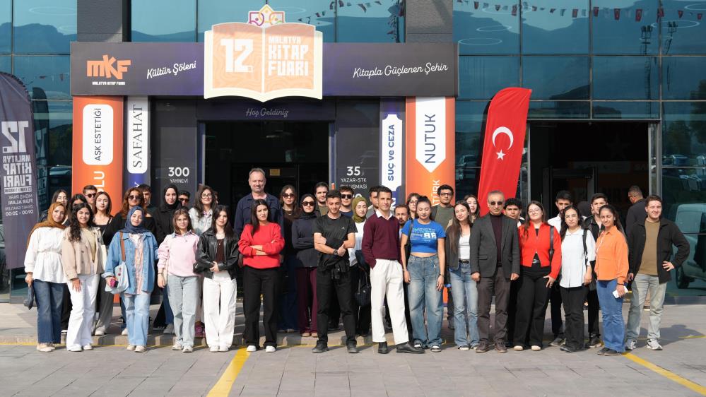 İnönü Üniversitesi öğrencilerinden Kitap Fuarı'na ziyaret