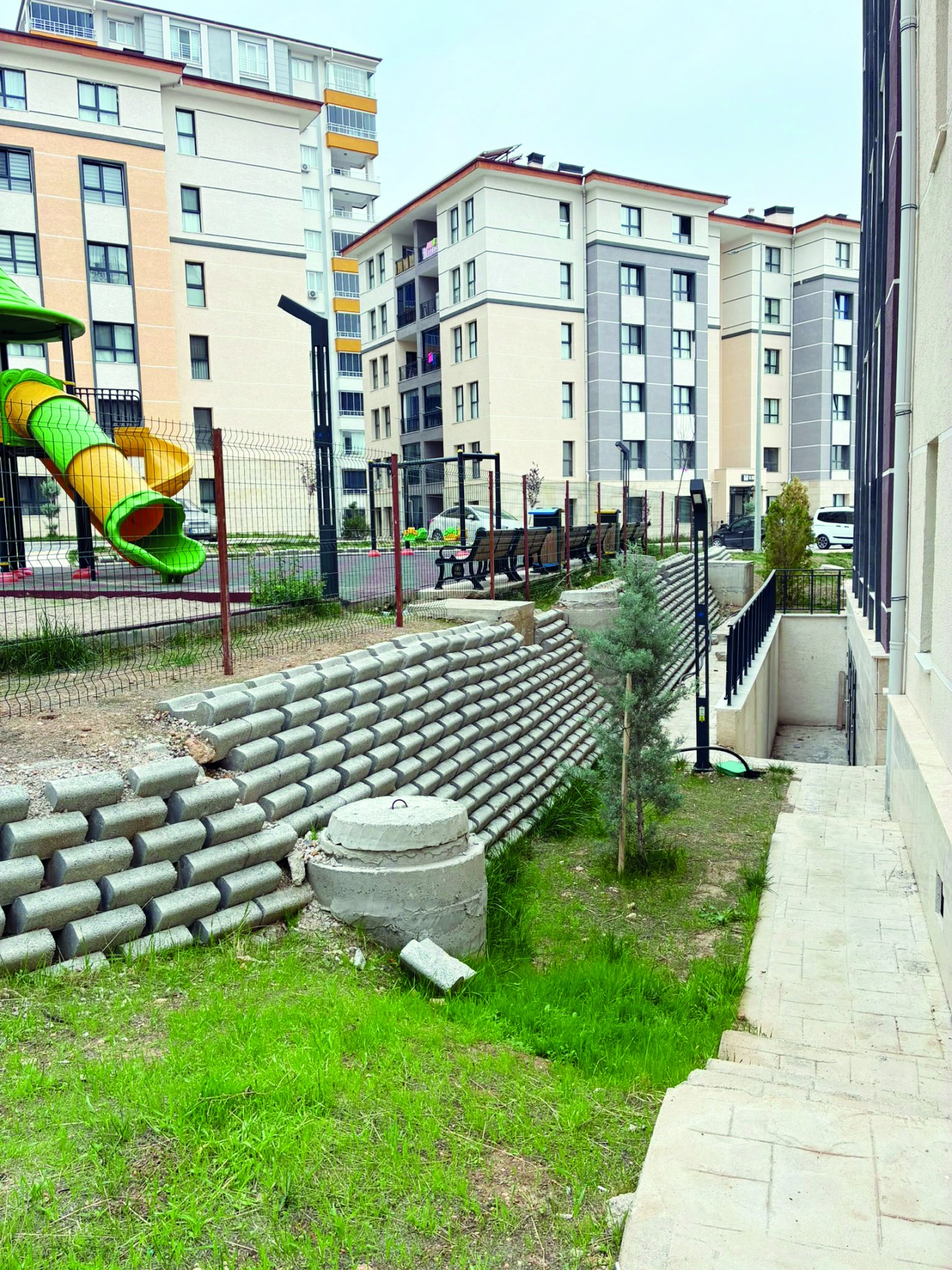 Site Yönetimi Unuttu, Yağmur Kurtardı!