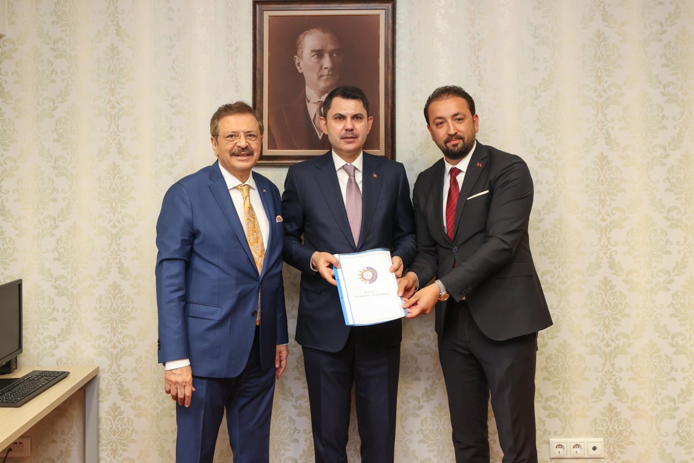 Başkan Bülbüloğlu müteahhitlerin sorunlarını Bakan Kurum’a iletti