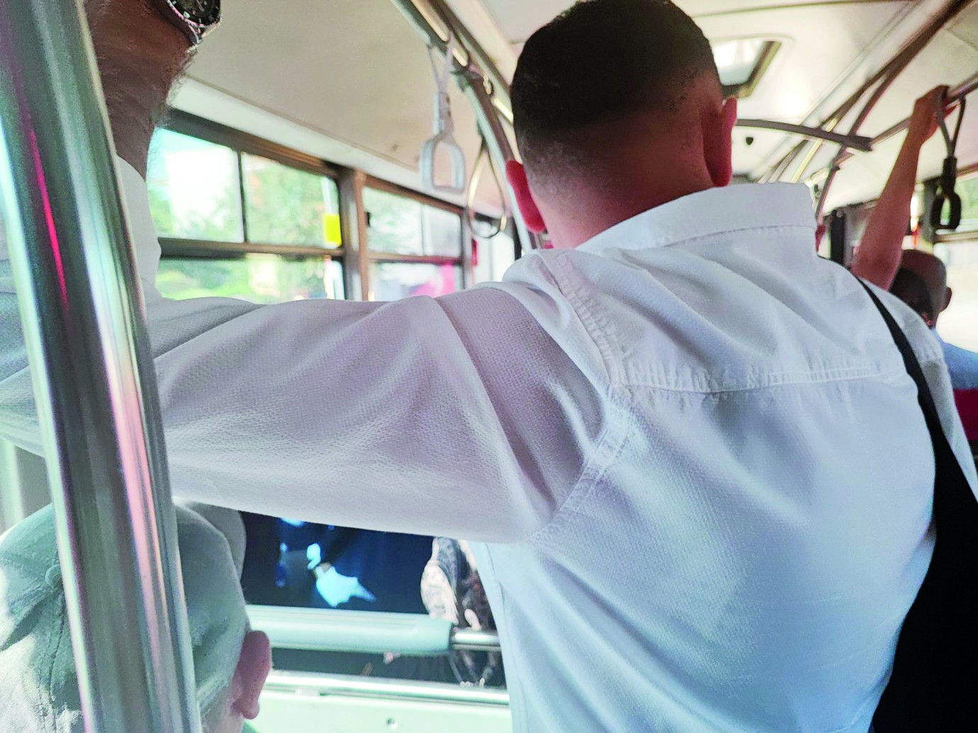 Yaşlı da ayakta, hasta da | Yeşiltepe'de otobüs isyanı